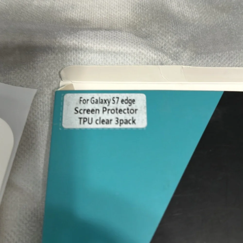 Screen protector for Galaxy S7 Edge. Original box with preparation guides